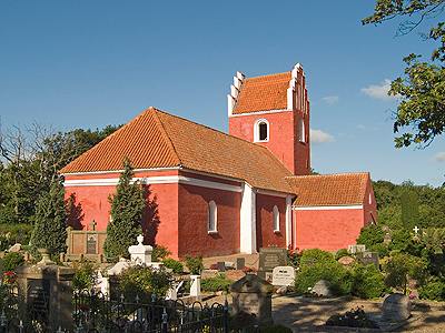 Den smukke, røde kirke i Vesterø